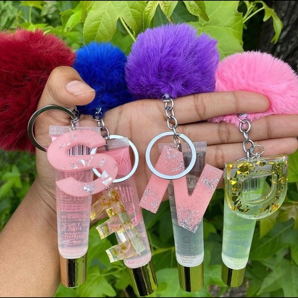 Resin initial keychains - Picture 3 of 4